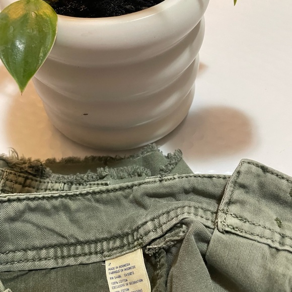 American eagle bundle of cargo shorts , size 2 ( 2 pieces) - Picture 5 of 8